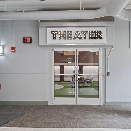 Indy Metro Stay - Sleeps 8 - Skywalk Access - Monument Circle Indianapolis Bagian luar foto