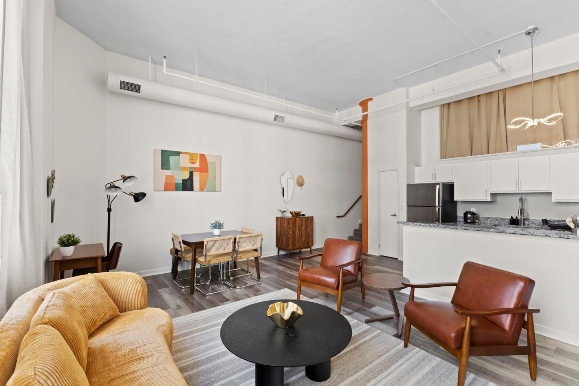 Indy Metro Stay - Sleeps 8 - Skywalk Access - Monument Circle Indianapolis Bagian luar foto