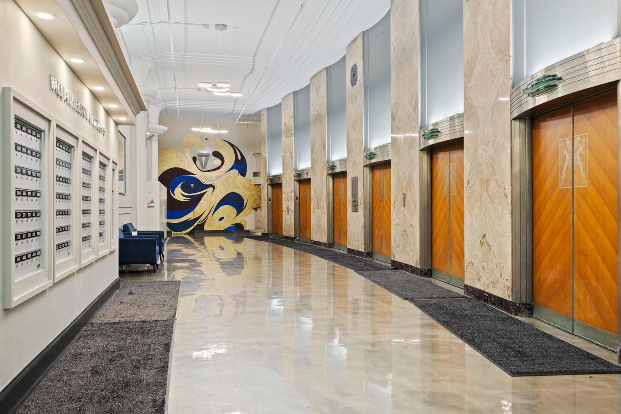 Indy Metro Stay - Sleeps 8 - Skywalk Access - Monument Circle Indianapolis Bagian luar foto