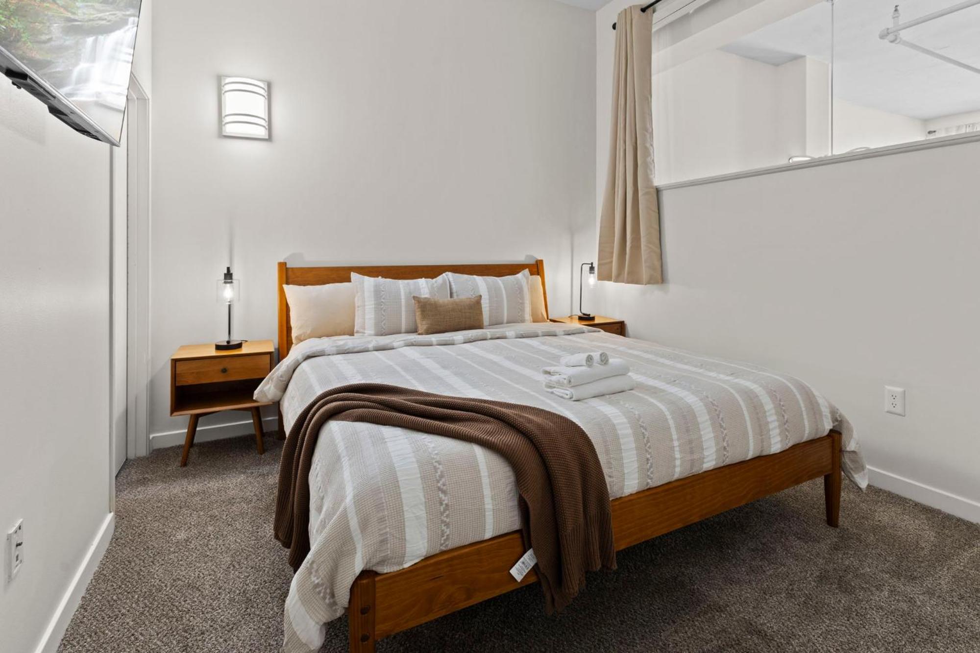 Indy Urban Nest - Sleeps 8 - Skywalk Access - Convention Center Indianapolis Bagian luar foto
