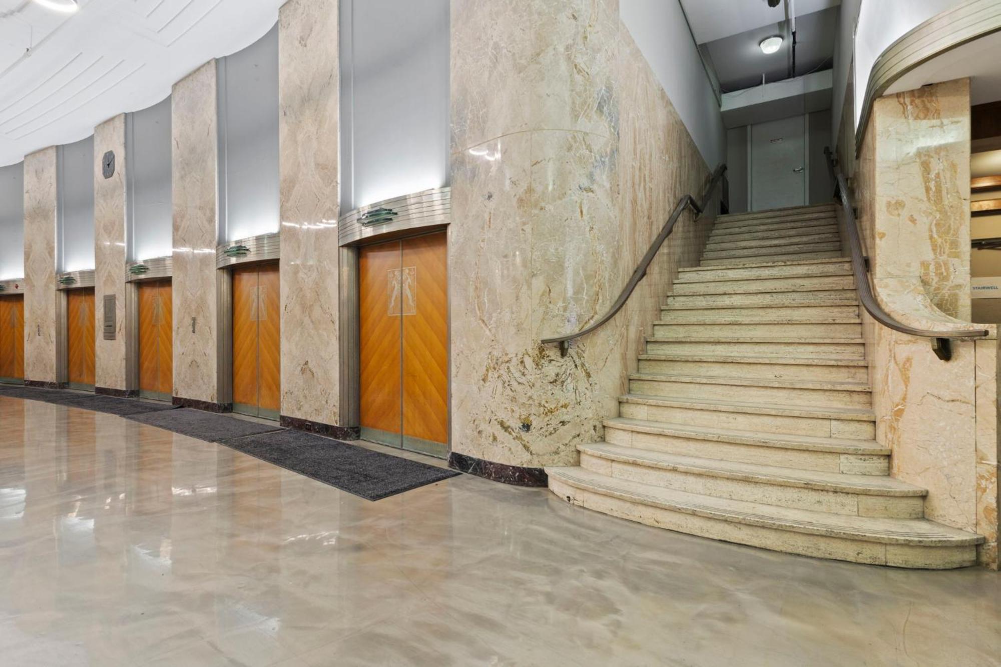 Indy Metro Stay - Sleeps 8 - Skywalk Access - Monument Circle Indianapolis Bagian luar foto