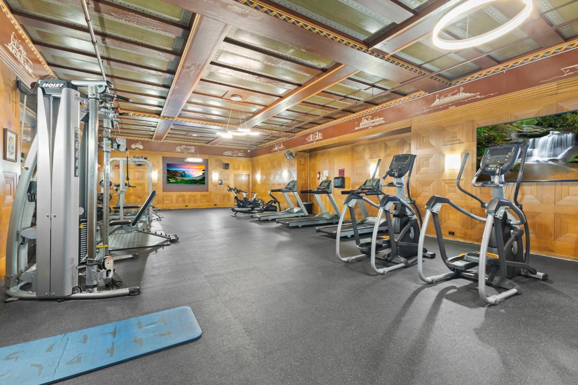 Indy Metro Stay - Sleeps 8 - Skywalk Access - Monument Circle Indianapolis Bagian luar foto