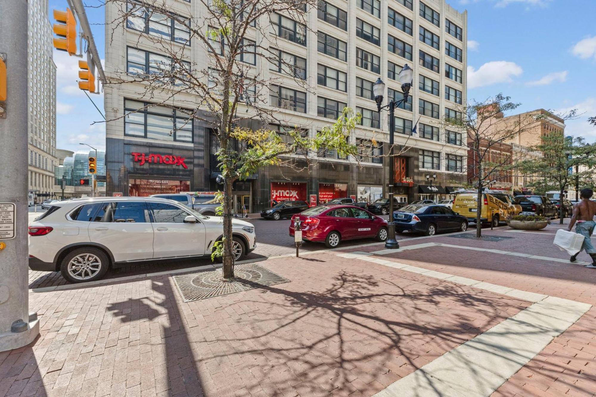 Indy Metro Stay - Sleeps 8 - Skywalk Access - Monument Circle Indianapolis Bagian luar foto