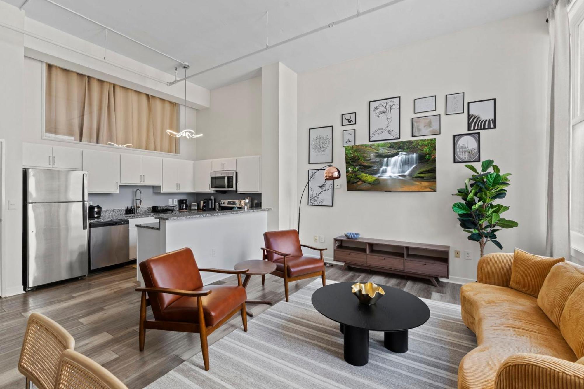 Indy Metro Stay - Sleeps 8 - Skywalk Access - Monument Circle Indianapolis Bagian luar foto