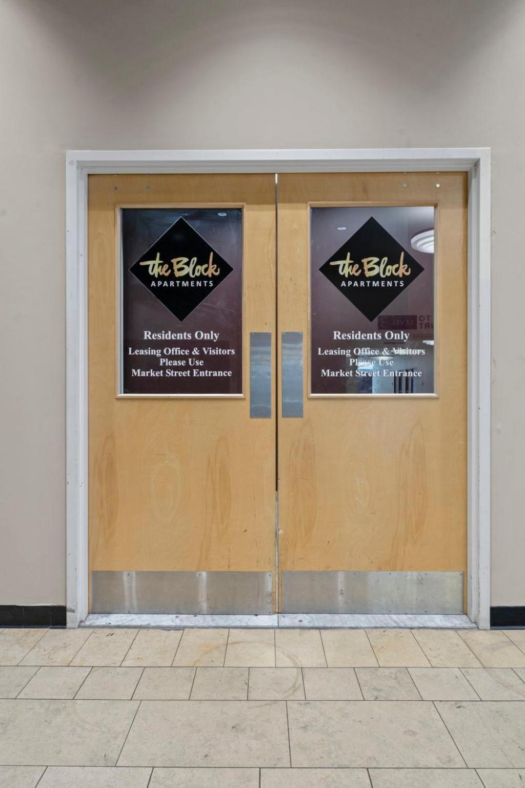 Indy Metro Stay - Sleeps 8 - Skywalk Access - Monument Circle Indianapolis Bagian luar foto