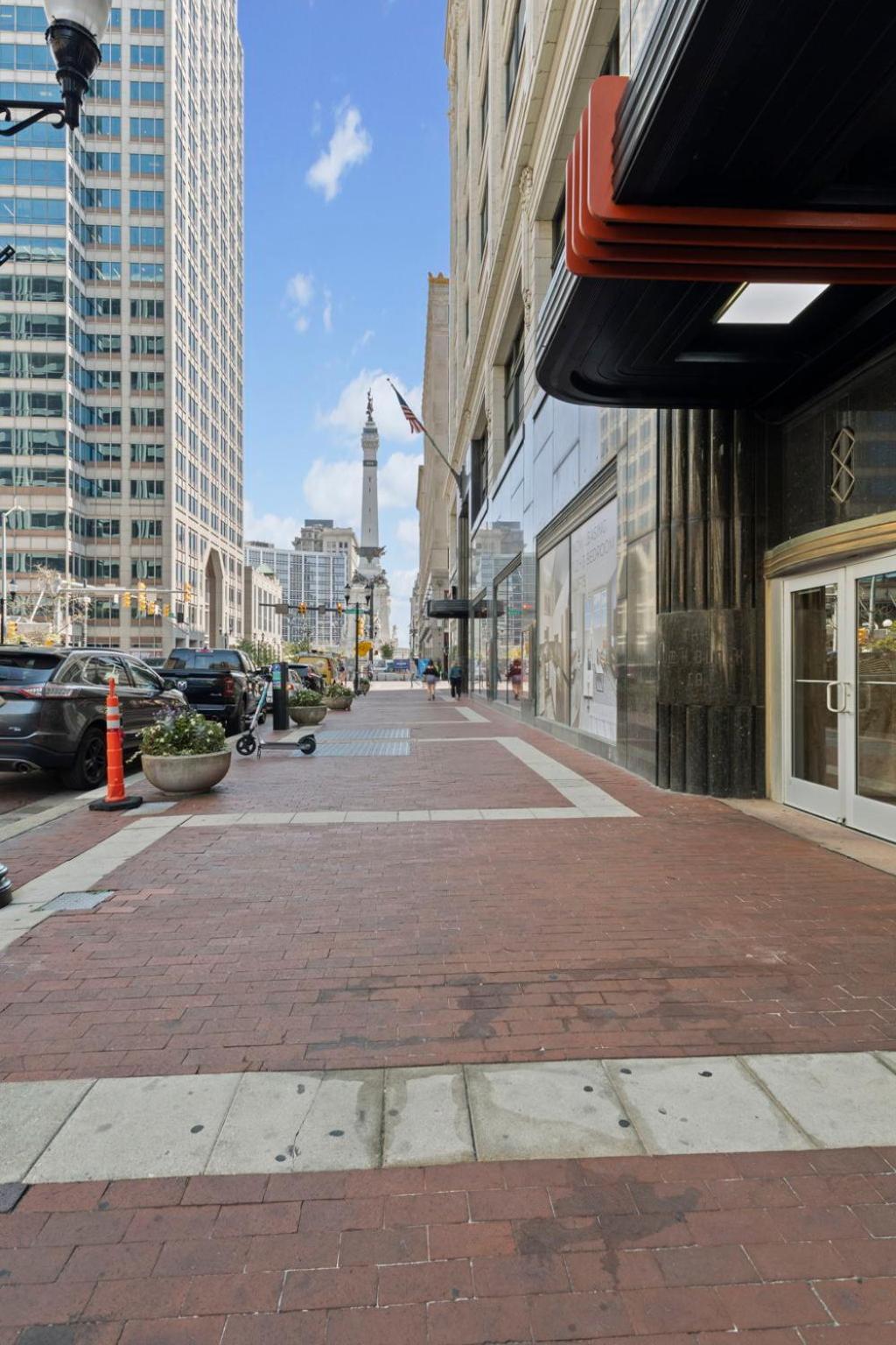 Indy Metro Stay - Sleeps 8 - Skywalk Access - Monument Circle Indianapolis Bagian luar foto