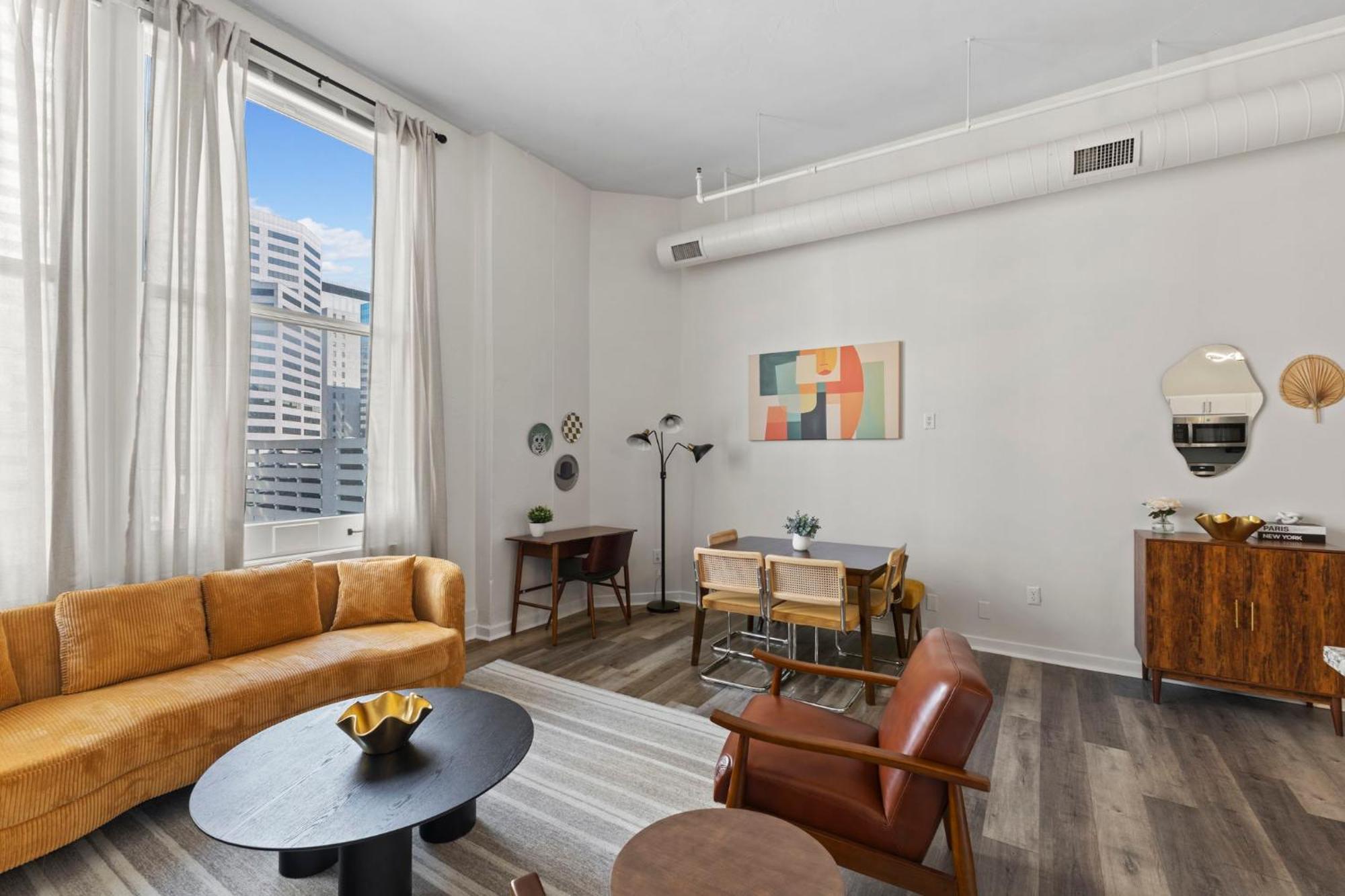 Indy Urban Nest - Sleeps 8 - Skywalk Access - Convention Center Indianapolis Bagian luar foto