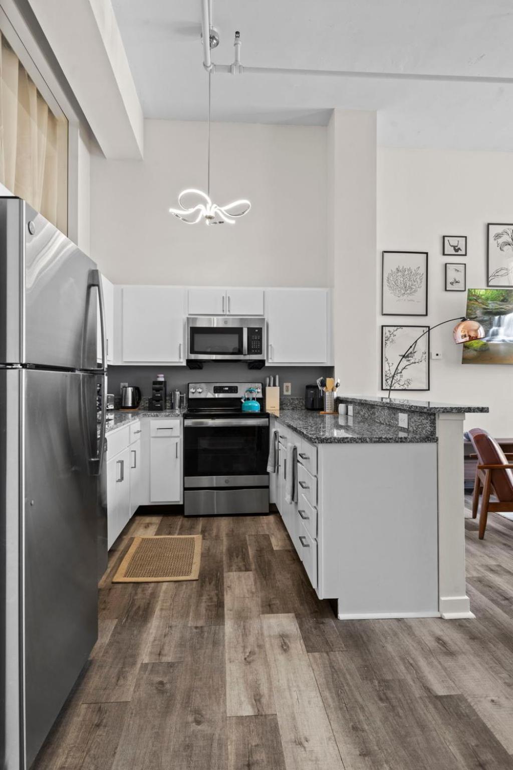 Indy Metro Stay - Sleeps 8 - Skywalk Access - Monument Circle Indianapolis Bagian luar foto