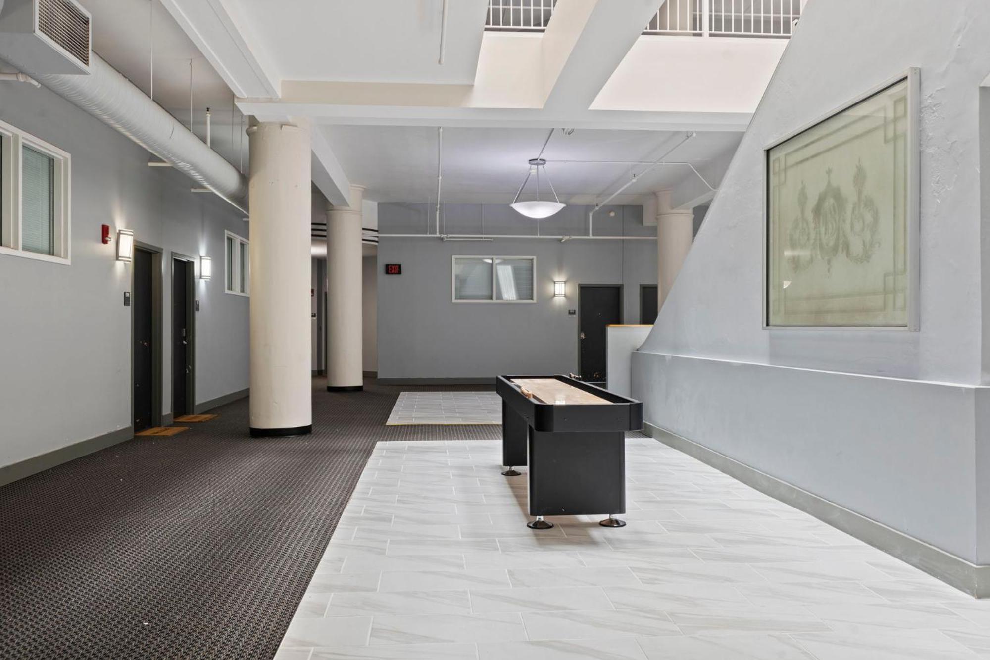 Indy Urban Nest - Sleeps 8 - Skywalk Access - Convention Center Indianapolis Bagian luar foto